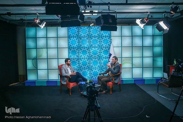 پیشرفت با بازخوانی سنت فلسفی خودمان حاصل میشود/غرب با چراغ عقل رشد کرد/با فلسفه بیگانه هستیم پیشرفت با بازخوانی سنت فلسفی خودمان حاصل میشود/غرب با چراغ عقل رشد کرد/با فلسفه بیگانه هستیم