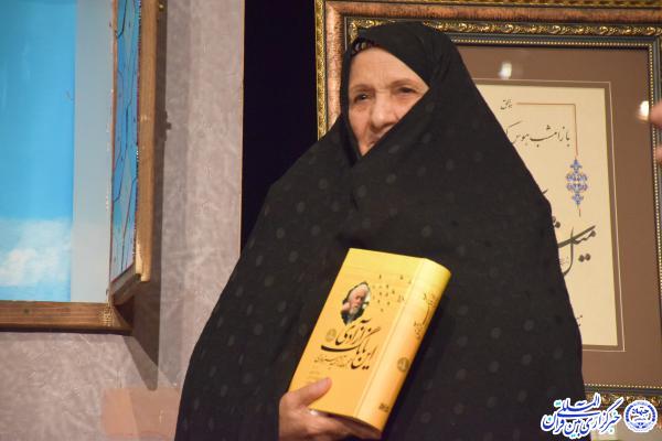 عزم شاعران متعهد برای فعالیت در جبهه پدافندی انقلاب عزم شاعران متعهد برای فعالیت در جبهه پدافندی انقلاب