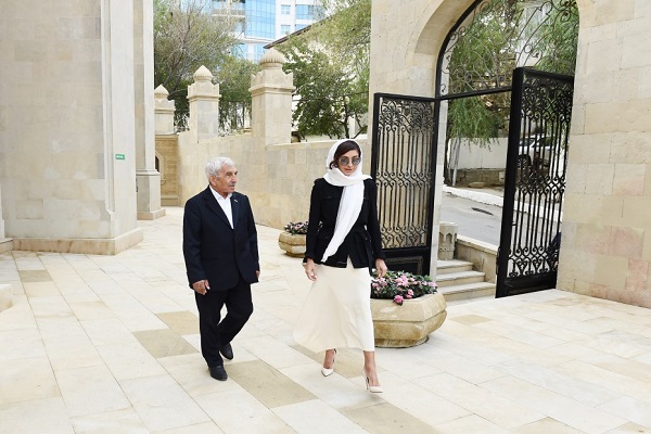 حضور مهربان علی‌اف در مراسم افتتاح مسجد امام حسین باکو