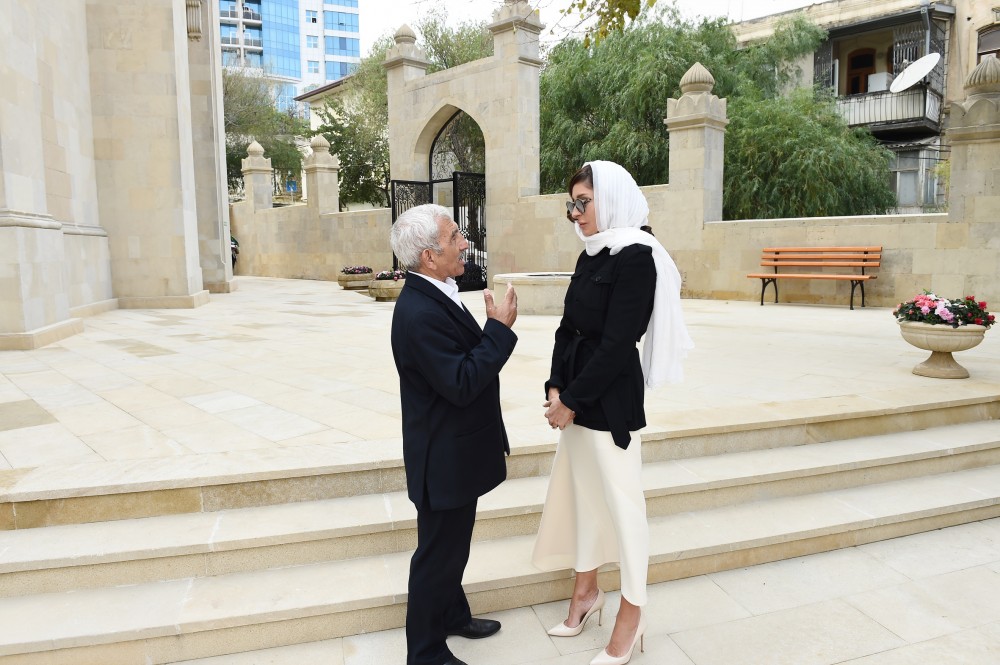 بازگشایی مسجد شیعیان باکو/ اهدای قرآن به معاون رئیس‌جمهور+عکس