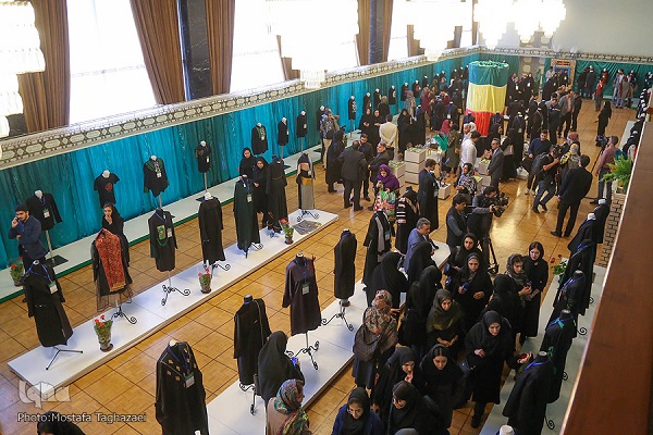 پنج&zwnj;شنبه/// تکاپوی جامعه ایرانی برای اربعین حسینی/ از نمایشگاه لباس عاشورایی تا تعویق جشنواره رسانه&zwnj;های دیجیتال