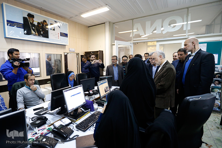 ایکنا شاخه بابرکت شجره طیبه جهاد دانشگاهی است/ همه ترجمه&zwnj;های قرآن را در منزل دارم/ تمجید از استاد شهیدی