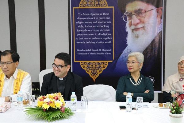 گردهمایی ادیان به میزبانی ایران در فیلیپین/ استقبال از آیات سوره مریم(س)+عکس