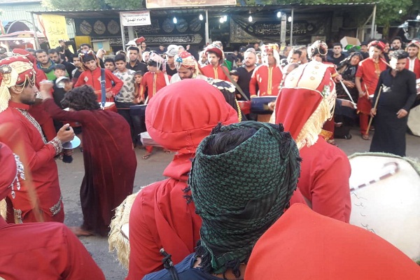 روایت ایکنا از کاروان اسرای شام در خیابان های کربلا