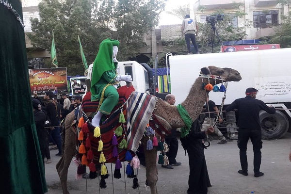 روایت ایکنا از کاروان اسرای شام در خیابان های کربلا