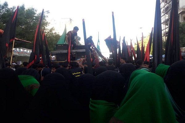 روایت ایکنا از کاروان اسرای شام در خیابان های کربلا