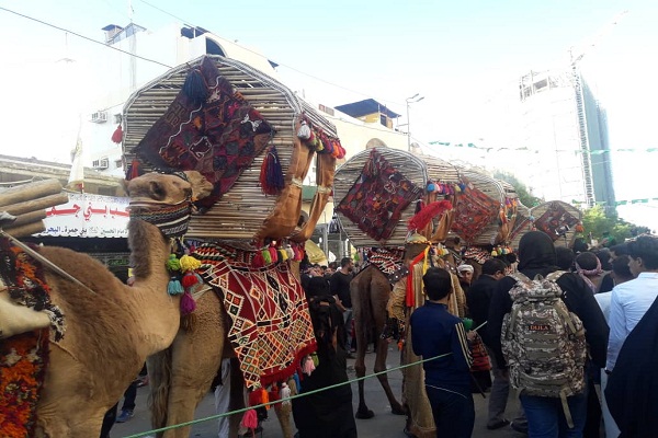 روایت ایکنا از کاروان اسرای شام در خیابان های کربلا