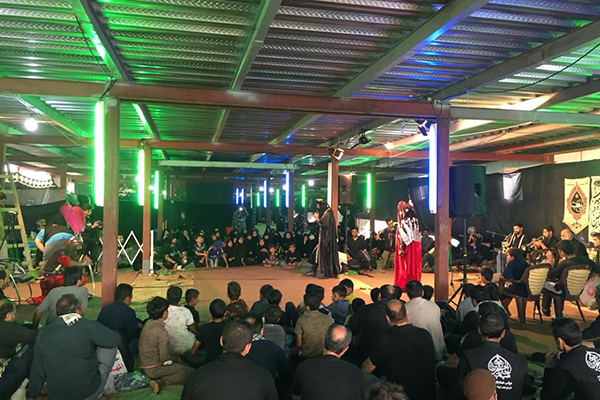 استقبال زائران اربعین از نمایشهای همایش «روایت راهیان» استقبال زائران اربعین از نمایشهای همایش «روایت راهیان»