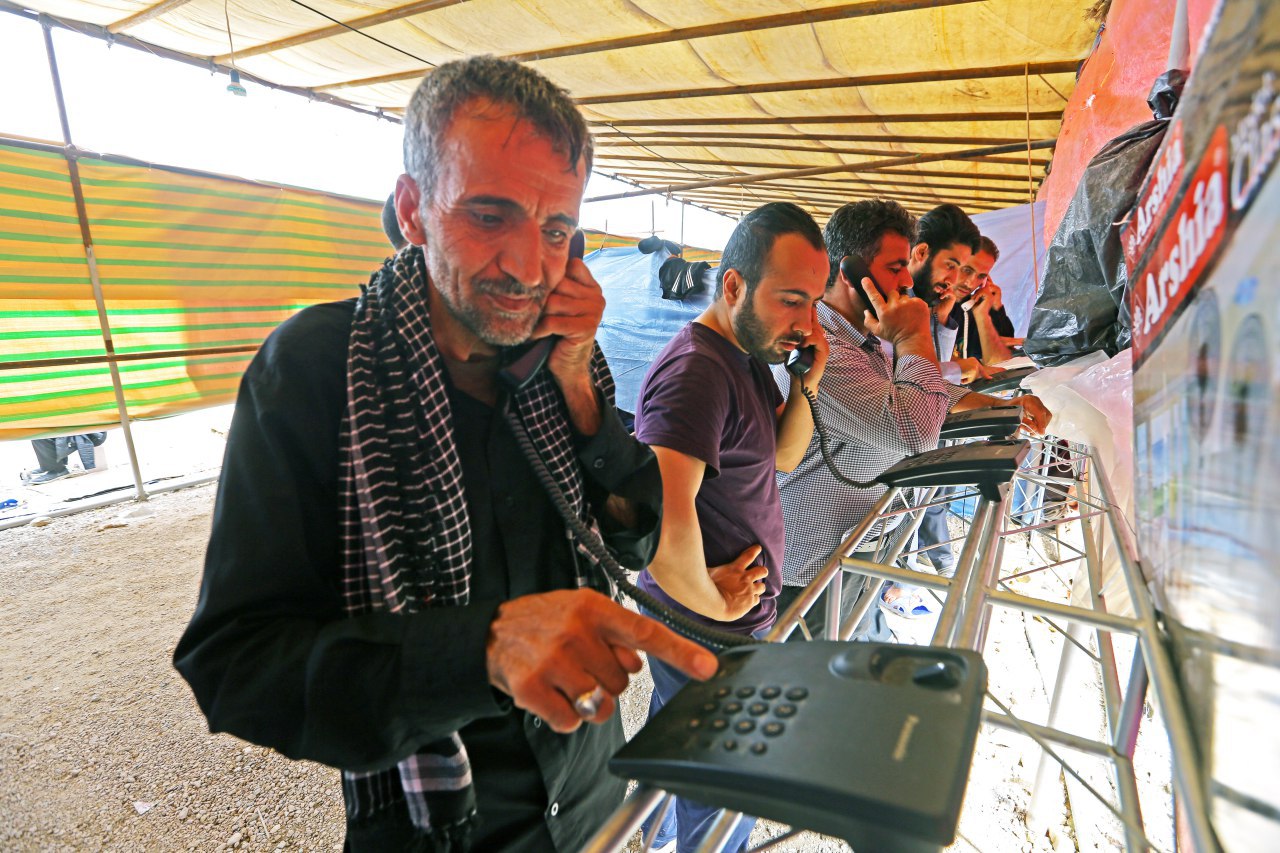 نماز جماعت زائران اربعین در موکب 10 هزار نفری/ تلاش برای ساخت موکب 35 هزار نفری