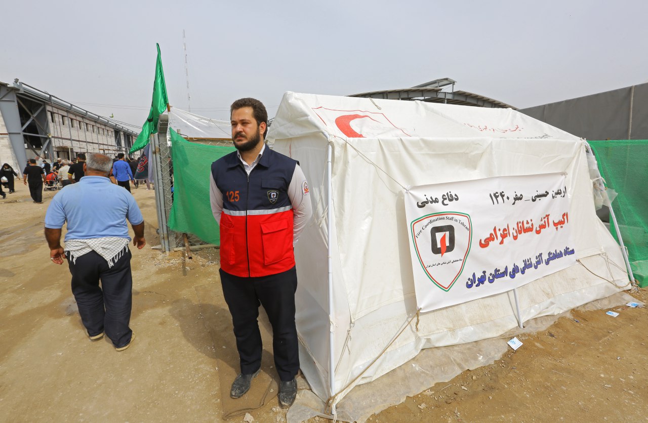 نماز جماعت زائران اربعین در موکب 10 هزار نفری/ تلاش برای ساخت موکب 35 هزار نفری