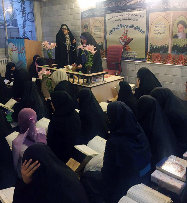 تجلیل از بانوان قرآنی صرفاً تشویق است و کار عملی در کنار آن نیست