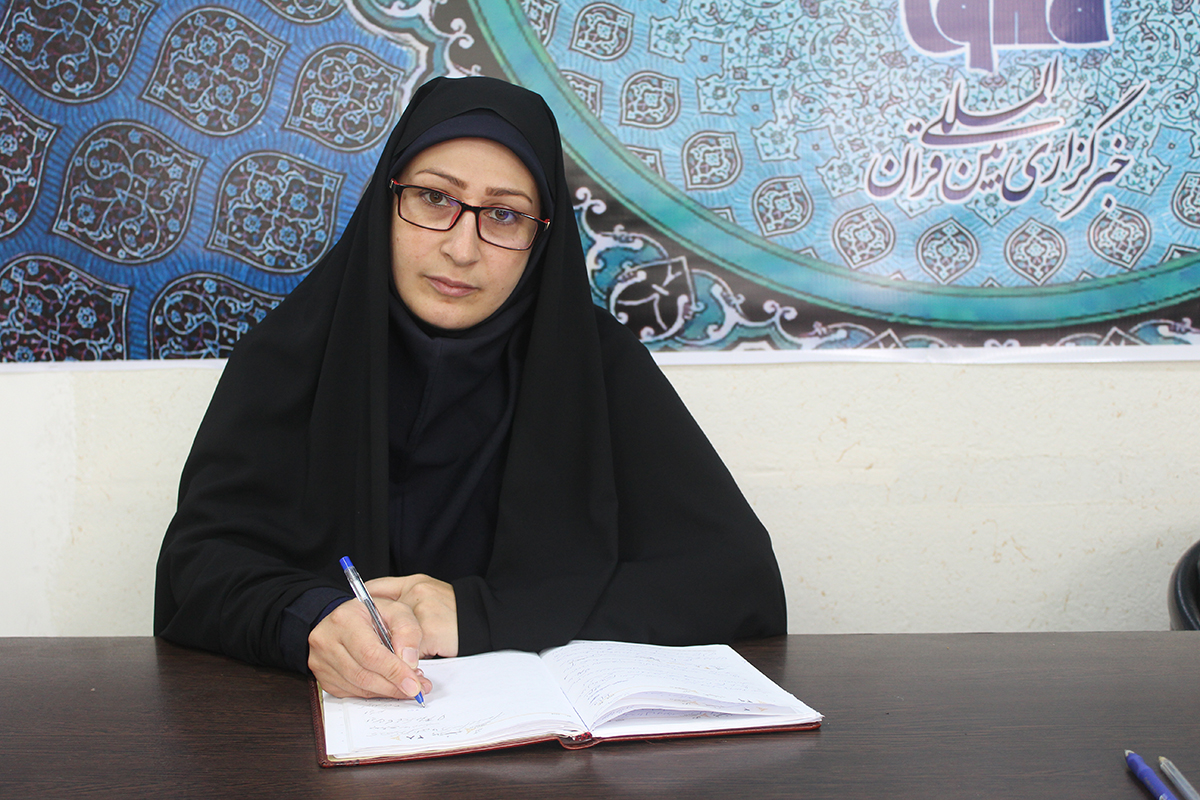 بانوان قرآن&zwnj;پژوه//3//تکریم بانوان قرآنی موجب ارتقای قرآنی جامعه است