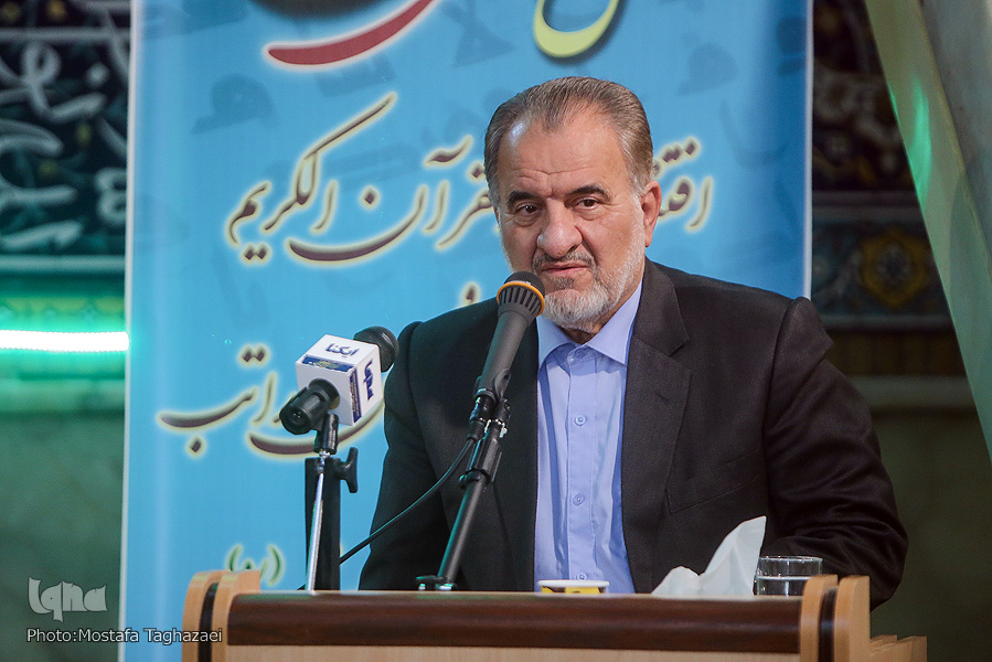 بازاریان از دارالقرآن مسجد امام خمینی(ره) حمایت کنند