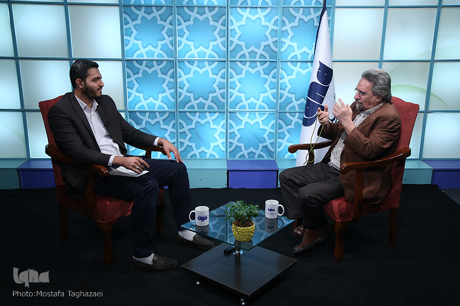 جویبار زلال عرفان از صدر اسلام جاری بوده است/عرفان و تصوف دو مقوله جدا هستند/ائمه خود را عارف نامیده‌اند