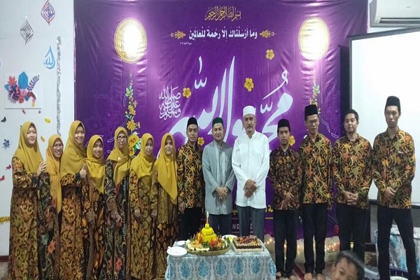 رقابت 42 نوجوان اندونزیایی در مسابقات حفظ قرآن آستان حسینی