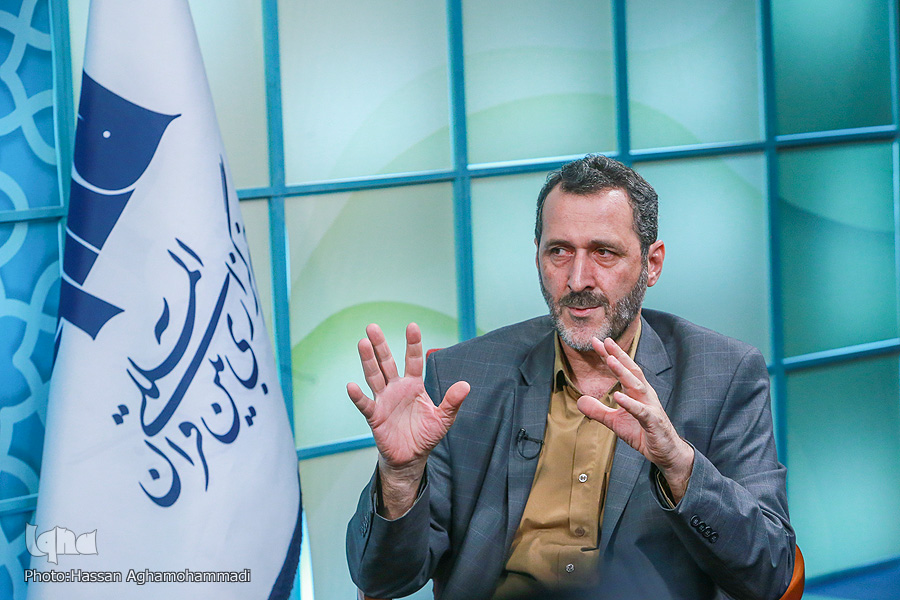 نسبت نیرومندی بین فلسفه و جامعه برقرار نشده است