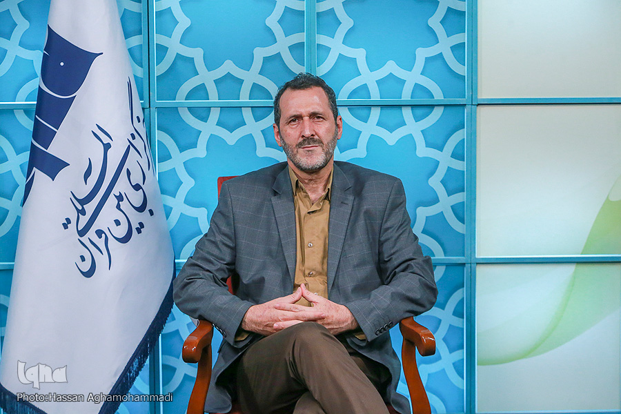 نسبت نیرومندی بین فلسفه و جامعه برقرار نشده است