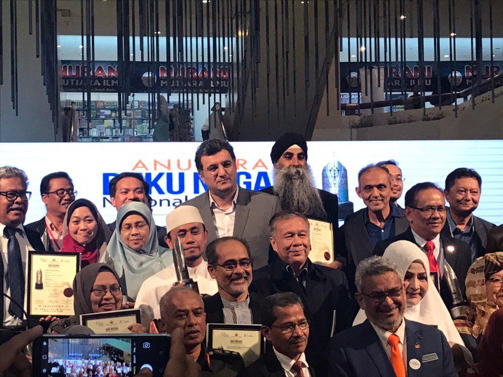 پژوهشگر ایرانی برنده جایزه ملی کتاب مالزی شد