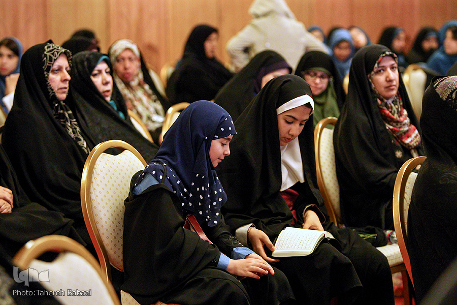 از حضور پررنگ دانش آموزان تا نشستن بر روی فرش