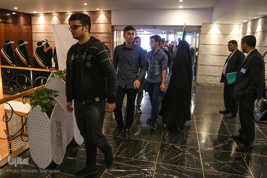 گزارشی از جوانان حاضر در سالن مسابقات