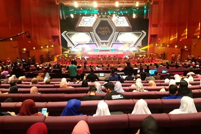 خودنمایی تلاوت زیبای قاری فیلیپین در میان تلاوت‌های بی‌هیجان سایر قراء