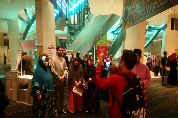 شب داغ «پلنری» و خاطره سازی نماینده ایران برای مردم مالزی + عکس شب داغ «پلنری» و خاطره سازی نماینده ایران برای مردم مالزی + عکس