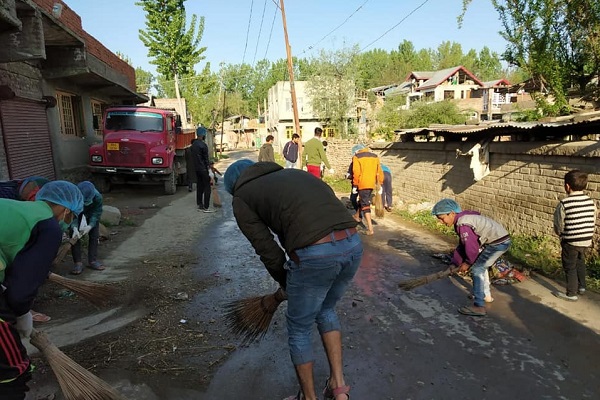 نظافت خیابانهای هند به مناسبت شب میلاد امام زمان(عج) نظافت خیابانهای هند به مناسبت شب میلاد امام زمان(عج)