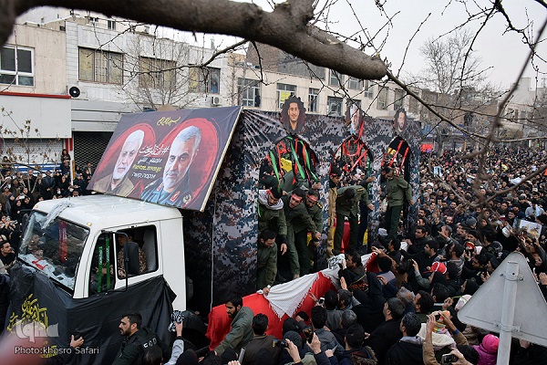 تهران بی‌تاب سردار/ خیل عظیم سربازان حاج‌قاسم در خیابان‌های پایتخت/ اقامه نماز به امامت رهبر معظم انقلاب تا دقایقی دیگر