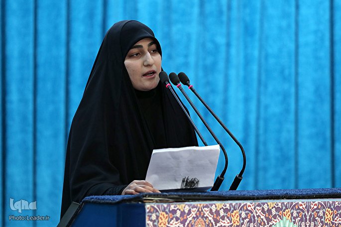 خطابه زینب سلیمانی در تشییع پیکر پدر خطابه زینب سلیمانی در تشییع پیکر پدر