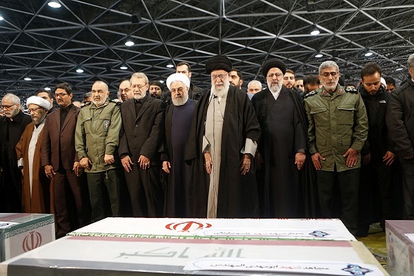 تهران بی‌تاب سردار/ خیل عظیم سربازان حاج‌قاسم در خیابان‌های پایتخت/ اقامه نماز به امامت رهبر معظم انقلاب