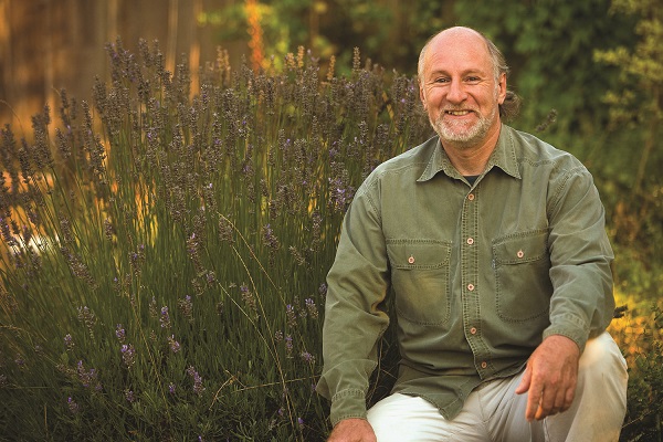 نامه رئیس فارماکوپه‌ گیاهی آمریکا به داروسازان ایرانی؛ دل من با مردم ایران است