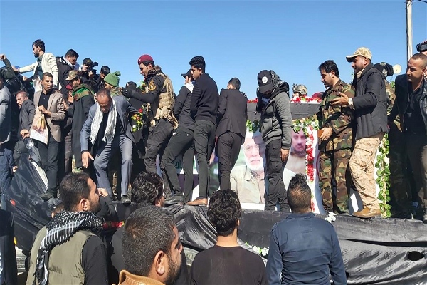 مشارکت نیم میلیون نفری مردم بصره در مراسم تشییع ابومهدی