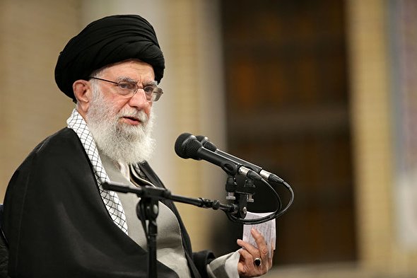 فیلم/ رهبر انقلاب: در مقابل حاج قاسم تعظیم می‌کنم