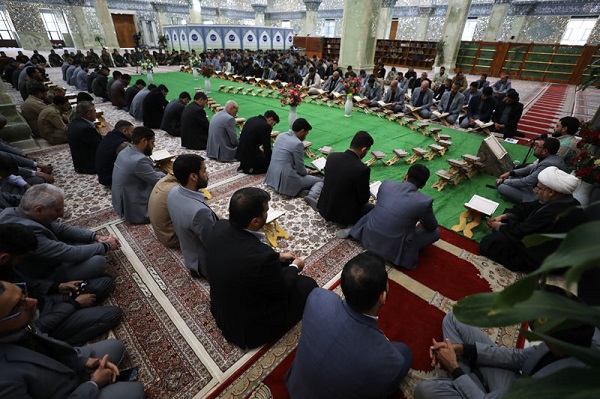 محفل قرآنی بزرگداشت شهدای مقاومت در حرم امامین عسکریین (ع) 