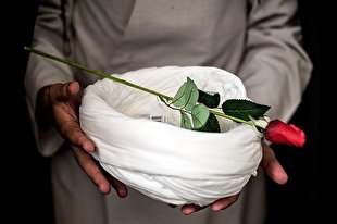 نقدی بر مباحث حجت‌الاسلام اکبرنژاد درباره «لباس روحانیت»