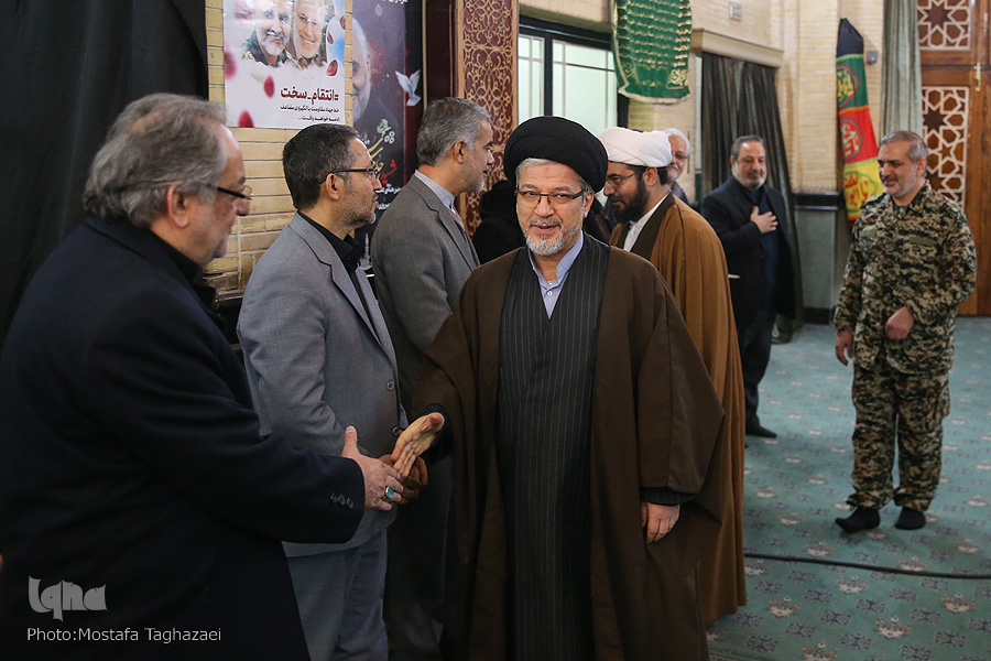 جمع پیشکسوتان و اساتید قرآنی در بزرگداشت شهید سلیمانی جمع پیشکسوتان و اساتید قرآنی در بزرگداشت شهید سلیمانی