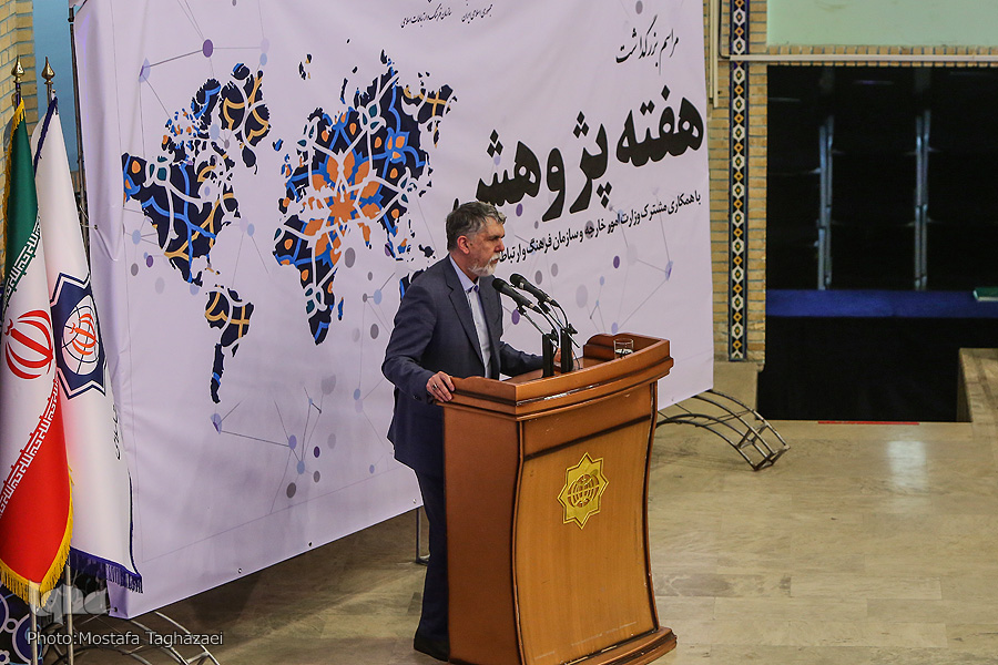 پایه هر استدلالی در قرآن تحقیق و پژوهش است پایه هر استدلالی در قرآن تحقیق و پژوهش است