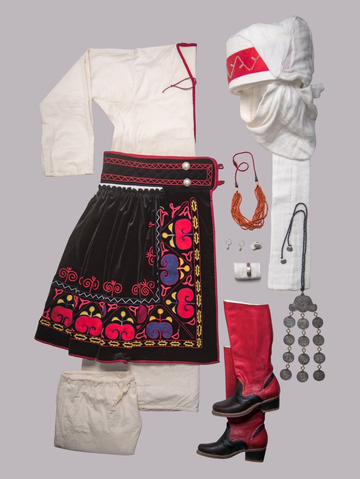 حجاب زنان در قرقیزستان از تنوع در رنگ تا پایبندی به سنتهای ماندگار + عکس حجاب زنان در قرقیزستان از تنوع در رنگ تا پایبندی به سنتهای ماندگار + عکس