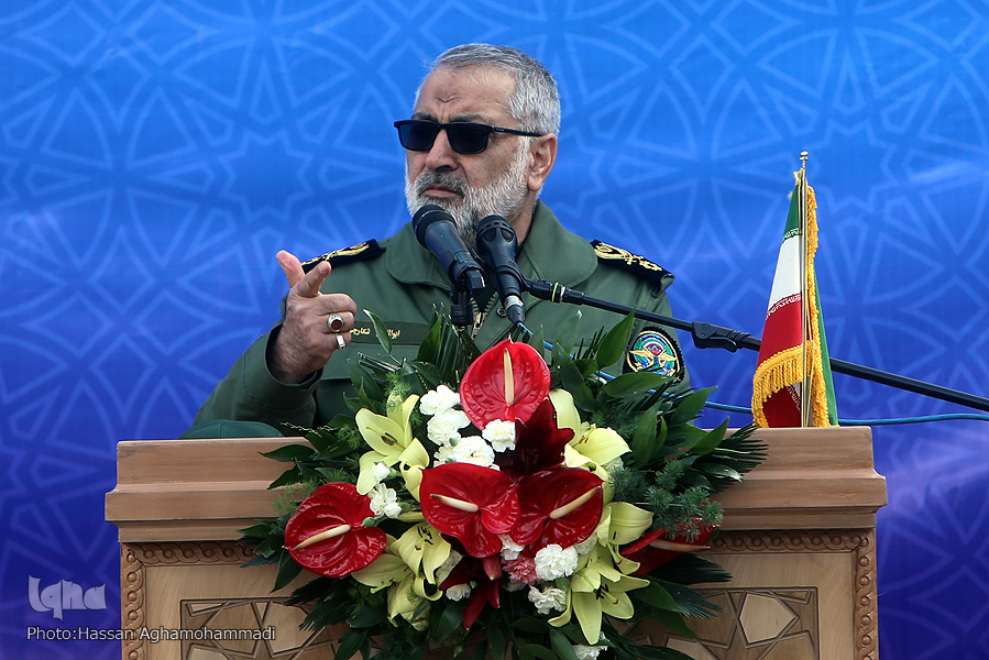 برگزاری مراسم گلباران محل جلوس و نطق تاریخی امام(ره) در بهشت زهرا(س) برگزاری مراسم گلباران محل جلوس و نطق تاریخی امام(ره) در بهشت زهرا(س)