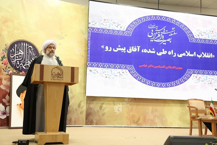 انقلاب اسلامی معادلات جهان را تغییر داد