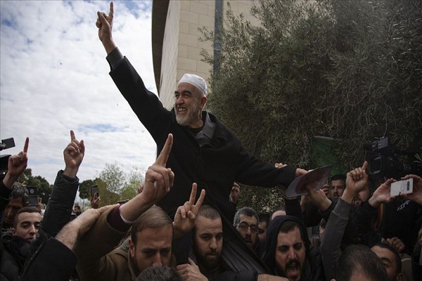 حکم دادگاه صهیونیستی علیه شیخ «رائد صلاح» حکم دادگاه صهیونیستی علیه شیخ «رائد صلاح»