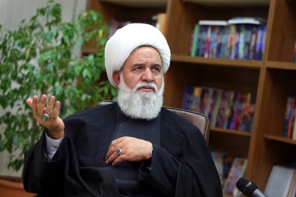 شرکت در راهپیمایی ۲۲ بهمن واجب عینی است/ 22 بهمن رفراندوم سالانه