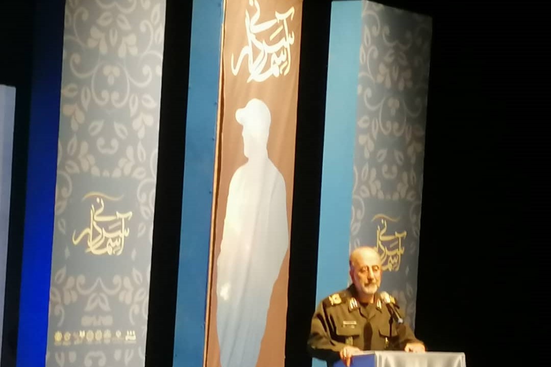 هنرمندان مبلغ مکتب حاج قاسم باشند هنرمندان مبلغ مکتب حاج قاسم باشند