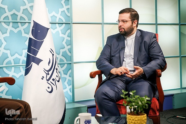 بزرگترین نیکوکاری، در خانه ماندن است/ رحم عمومی جامعه را بالا ببریم