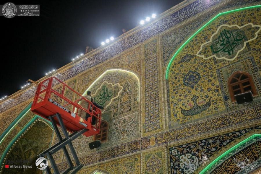 تزئین حرم مطهر امیرالمومنین(ع) با چهار هزار شاخه گل
