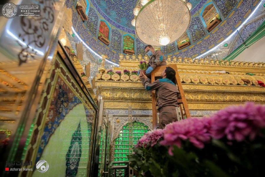 تزئین حرم مطهر امیرالمومنین(ع) با چهار هزار شاخه گل