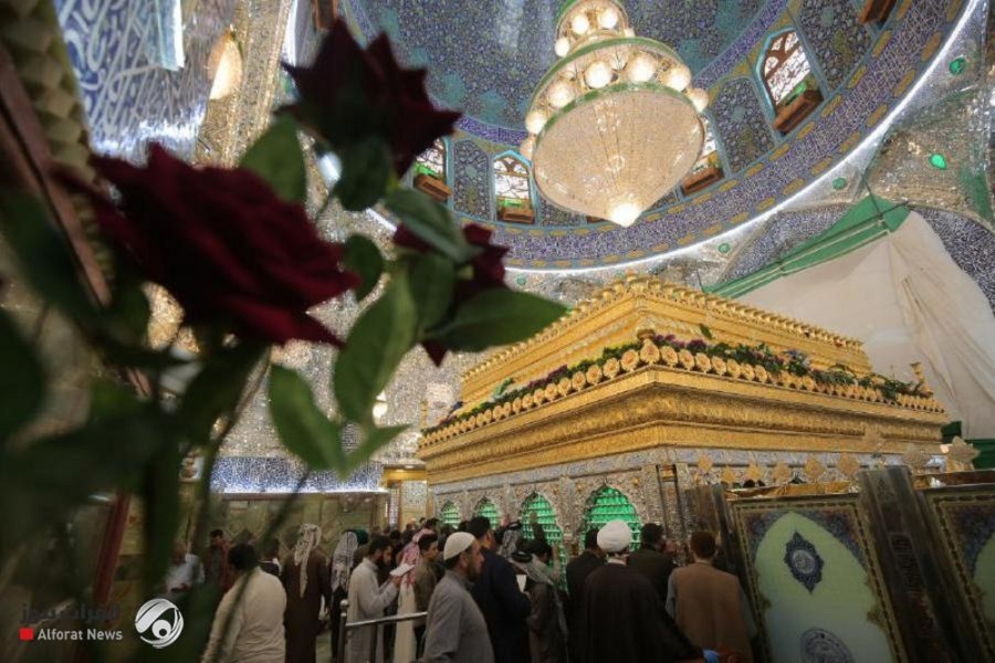 تزئین حرم مطهر امیرالمومنین(ع) با چهار هزار شاخه گل