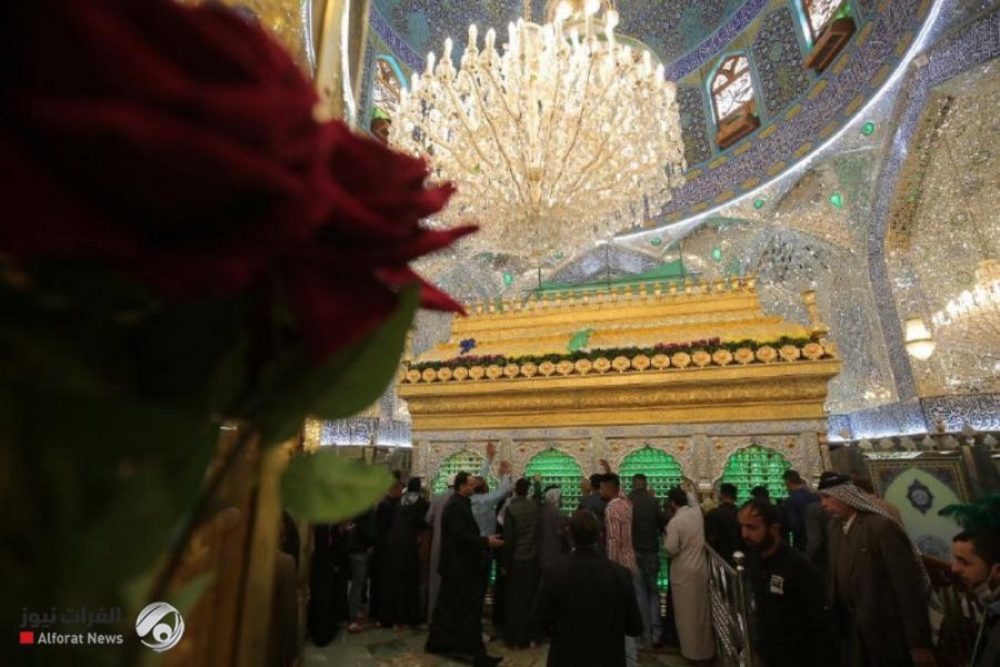 تزئین حرم مطهر امیرالمومنین(ع) با چهار هزار شاخه گل