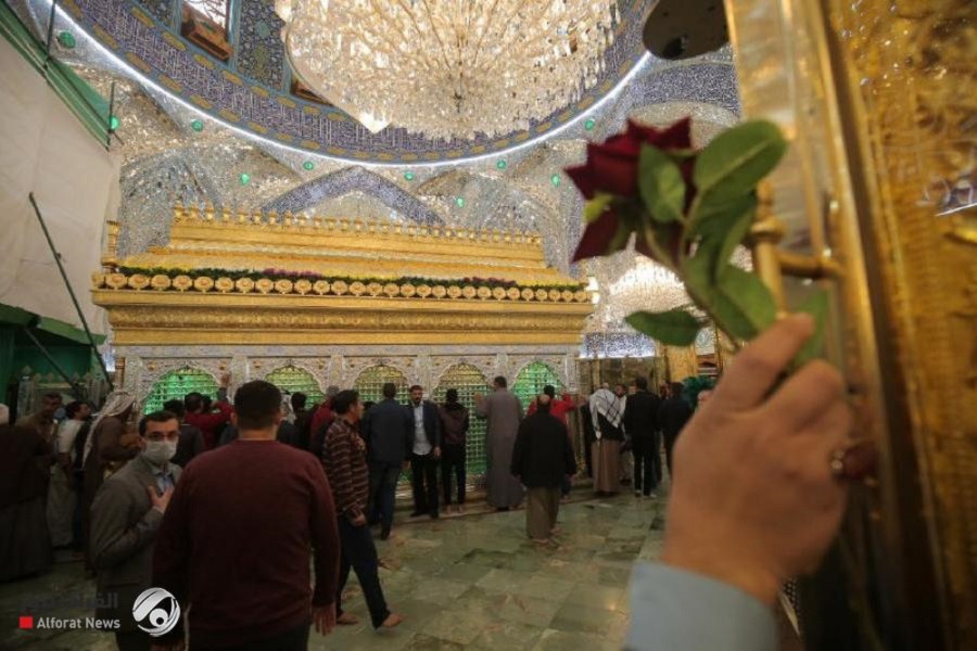 تزئین حرم مطهر امیرالمومنین(ع) با چهار هزار شاخه گل