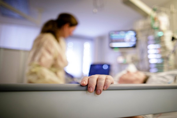 بهداشت و اقتصاد آمریکا، زیر ضربات ویروس کرونا